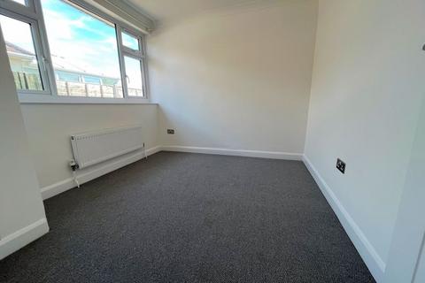 2 bedroom bungalow to rent, Merriville Road, Cheltenham GL51