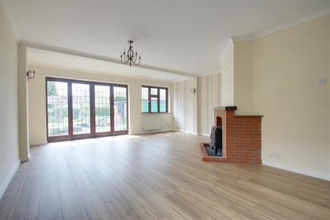 4 bedroom detached house to rent, Bellingdon, Chesham