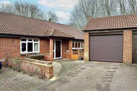 4 bedroom semi-detached bungalow for sale, Yeoman Meadow, East Hunsbury, Northampton NN4