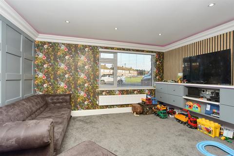 3 bedroom end of terrace house for sale, Noreen Avenue, Minster-On-Sea, Sheerness, Kent