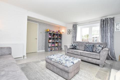 3 bedroom terraced house for sale, Low Craigends, Kilsyth, Glasgow, G65 0PE