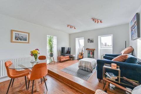 2 bedroom flat for sale, Tooting Bec Gardens, Tooting Bec, London, SW16