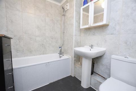 2 bedroom flat for sale, Kennet Square, Mitcham CR4