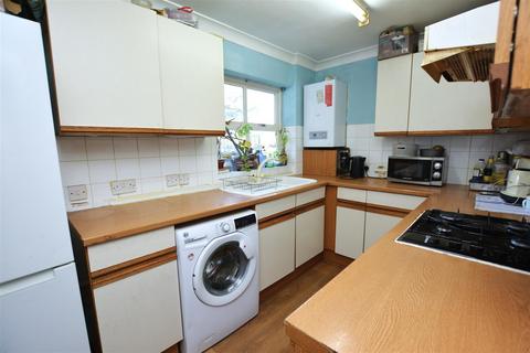 2 bedroom flat for sale, Kennet Square, Mitcham CR4