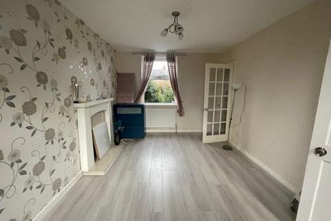 3 bedroom semi-detached house to rent, Springhead Road, Bradford BD13