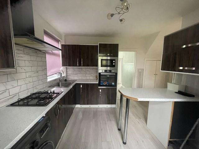 Kitchen 2.jpg