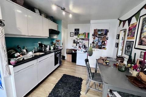 Studio for sale, 21 Ventnor Court Nether Edge Sheffield S7 1LB