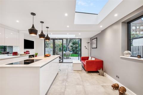 4 bedroom semi-detached house for sale, Bellamy Street, SW12