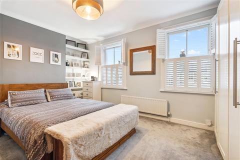 16 Bellamy Street, London, SW12 8BU