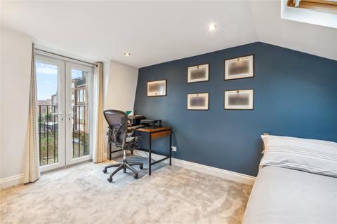 16 Bellamy Street, London, SW12 8BU