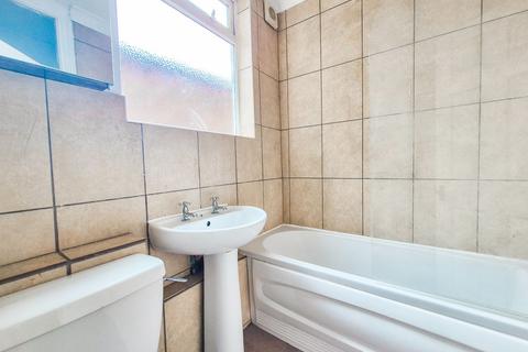 2 bedroom flat to rent, Whitney Avenue, Redbridge, Essex, IG4