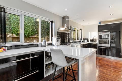 11 Falcon Close, Sawbridgeworth, CM21 0AX