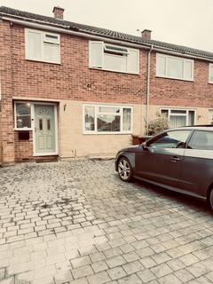 3 bedroom semi-detached house to rent, St. Annes Close, Bicester