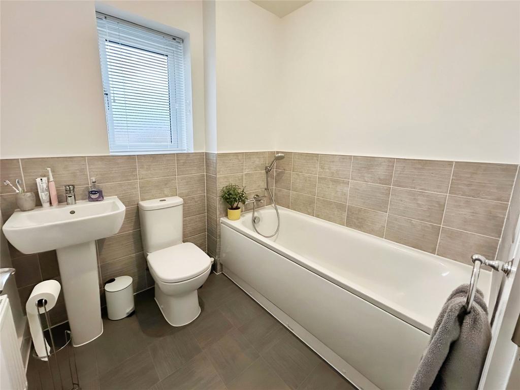 Fmily Bathroom W/C