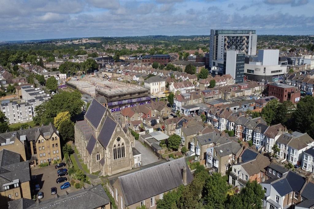 Ideally located in North Finchley with...