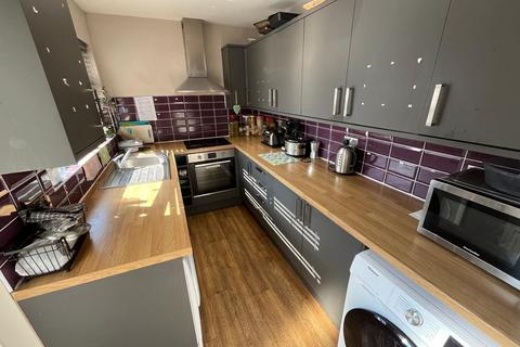 1 bedroom in a house share to rent, Leeds LS13