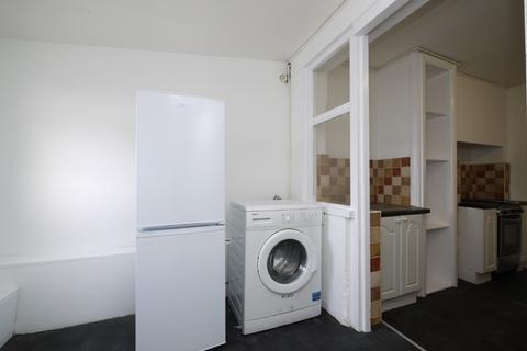 1 bedroom flat for sale, Lodge Avenue, Dagenham, RM8