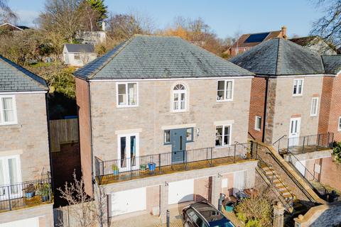 4 bedroom detached house for sale, Trenavin Close, Crediton, EX17