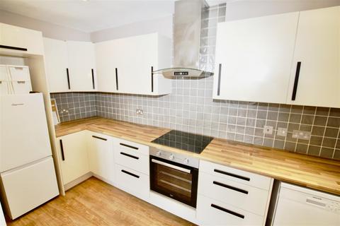 2 bedroom flat for sale, Caversham Lodge, London Road, Leigh-On-Sea