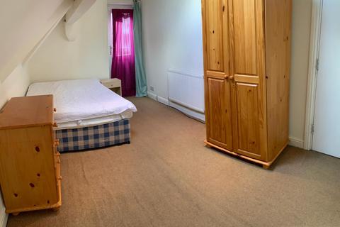 1 bedroom in a house share to rent, Albany Road, Chorlton-cum-hardy, Manchester