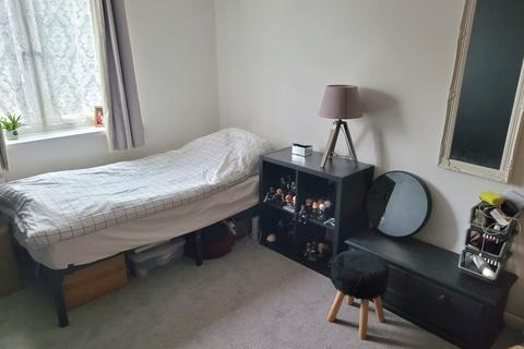 1 bedroom flat for sale, Ibbotson Court, Poyle Road, Colnbrook SL3