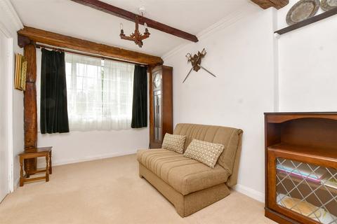 4 Fairfield Way, Coulsdon, CR5 2EP