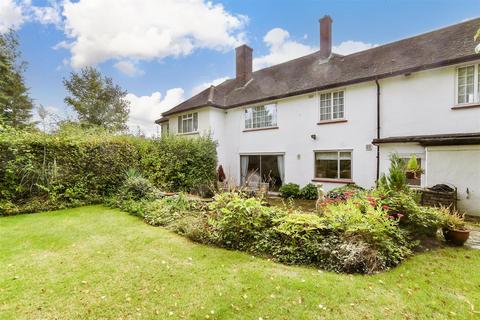 4 Fairfield Way, Coulsdon, CR5 2EP
