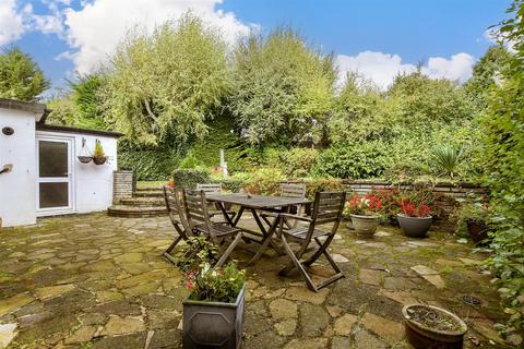 4 Fairfield Way, Coulsdon, CR5 2EP