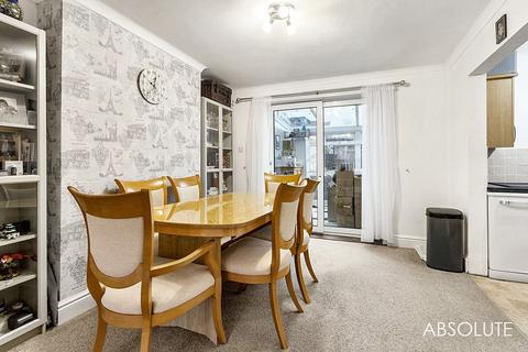 17 Batson Gardens, Paignton, TQ4 5LT