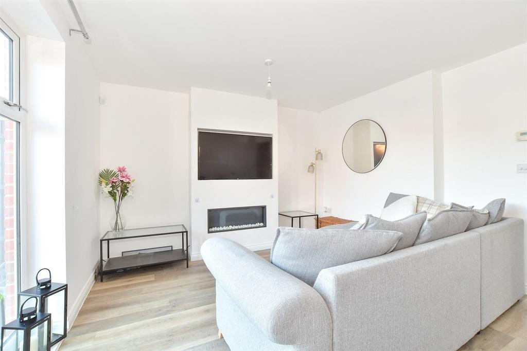 Lounge/Dining Room