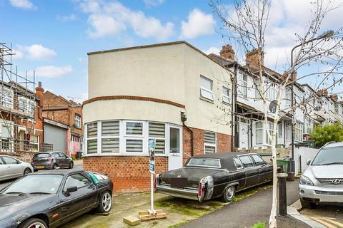 2 bedroom end of terrace house for sale, Byron Road, Walthamstow