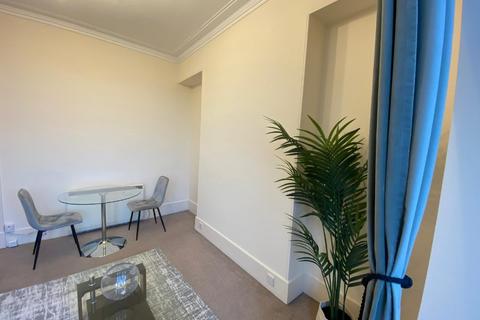 2 bedroom flat to rent, Rosemount Viaduct, City Centre, Aberdeen, AB25