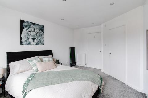 2 bedroom apartment for sale, Queens Court, Solihull B91