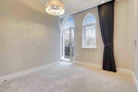 4 bedroom apartment to rent, Fitzjohns Avenue, Hampstead, London