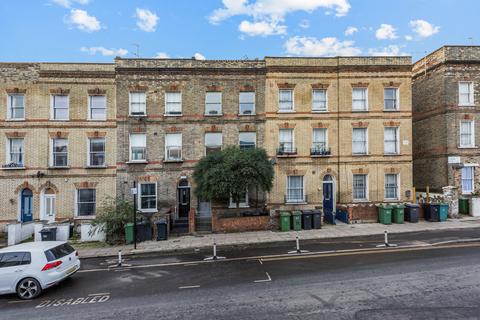 3 bedroom maisonette for sale, York Way, London N7