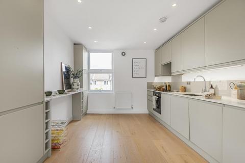 2 bedroom maisonette for sale, Wingford Road, Clapham