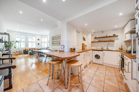 2 bedroom flat for sale, Sudbourne Road, Brixton