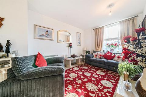 2 bedroom flat for sale, Lime Street, Bedford