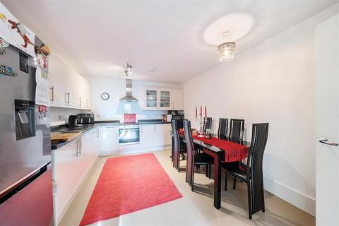 2 bedroom flat for sale, Lime Street, Bedford