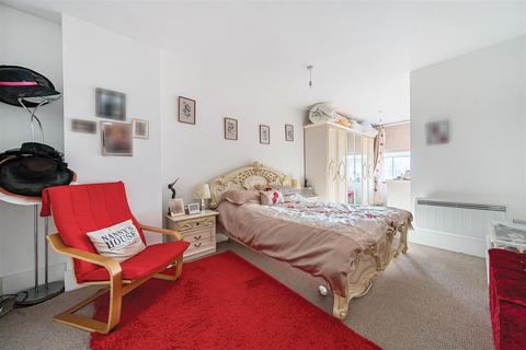 2 bedroom flat for sale, Lime Street, Bedford