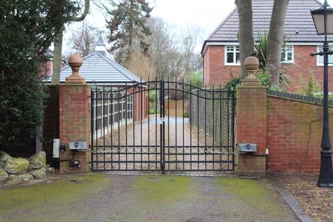 3 bedroom detached house for sale, Barnett Lane, KINGSWINFORD DY6