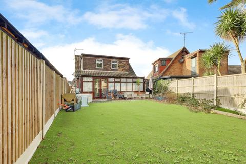 4 bedroom detached bungalow for sale, Pinewood Avenue, Leigh-on-sea, SS9