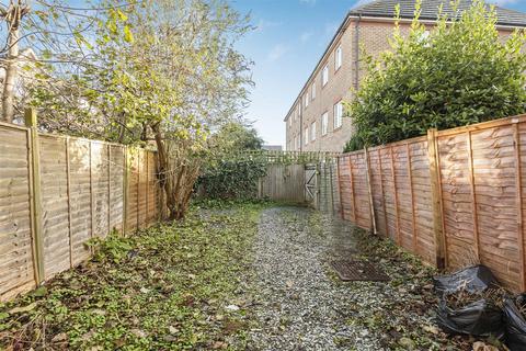 4 bedroom terraced house for sale, Cintra Close, Reading