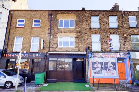 Shop to rent, Parrock Street, Gravesend, Kent