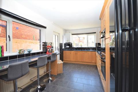 3 bedroom terraced house to rent, St. Winifred Road, Folkestone CT19