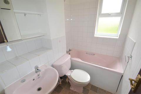 1 bedroom apartment for sale, Wallers Close, Dagenham