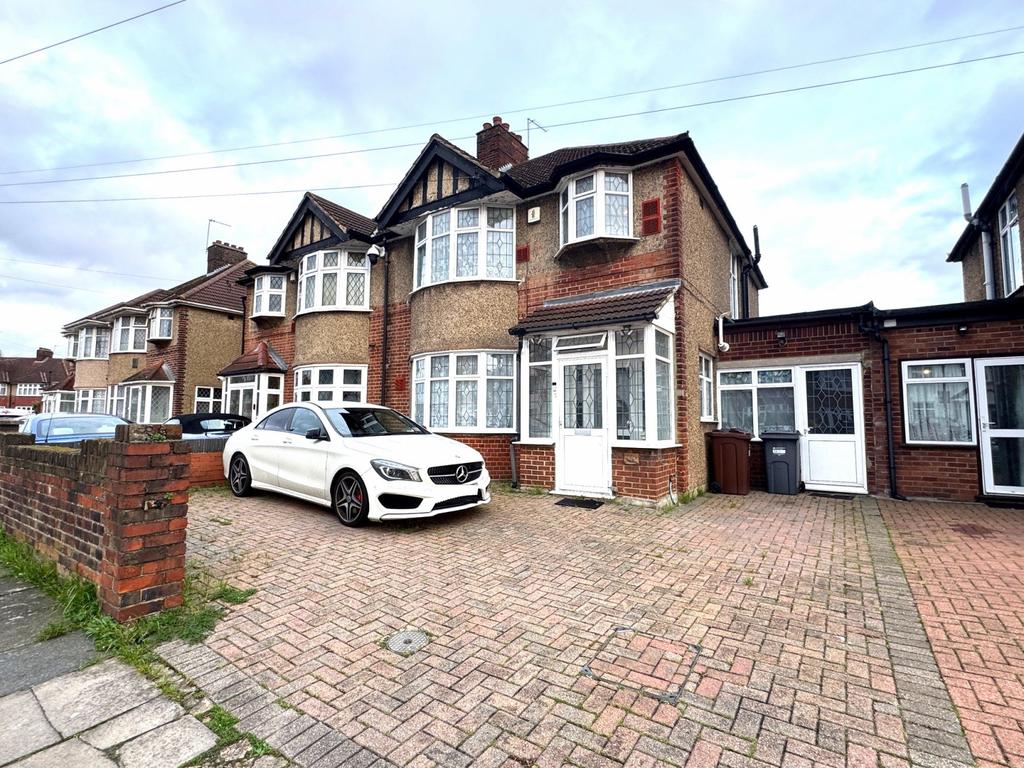 Burns Way, Hounslow, TW5 9 BL