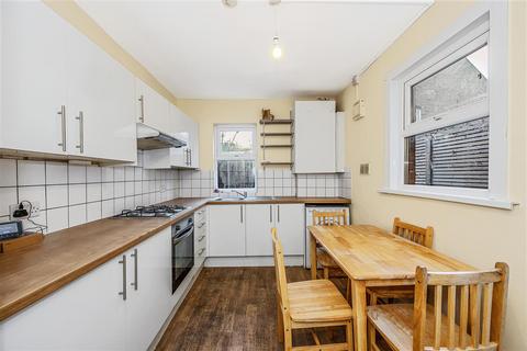 3 bedroom house for sale, Brookscroft Road, London E17