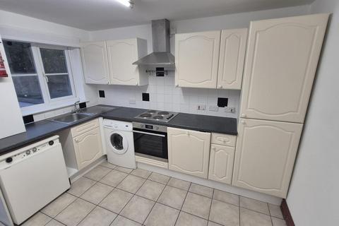 3 bedroom terraced house to rent, Brooklands Close, Simpson Cross, Haverfordwest