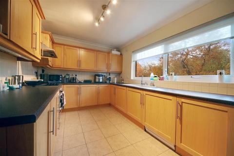 2 bedroom flat for sale, Brook Court, Radlett WD7